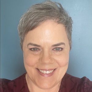 Meet your Posher, Debbie